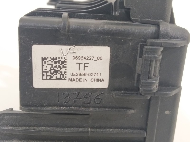 Recambio de caja reles / fusibles para chevrolet orlando (j309) 2.0 d referencia OEM IAM 96964227  