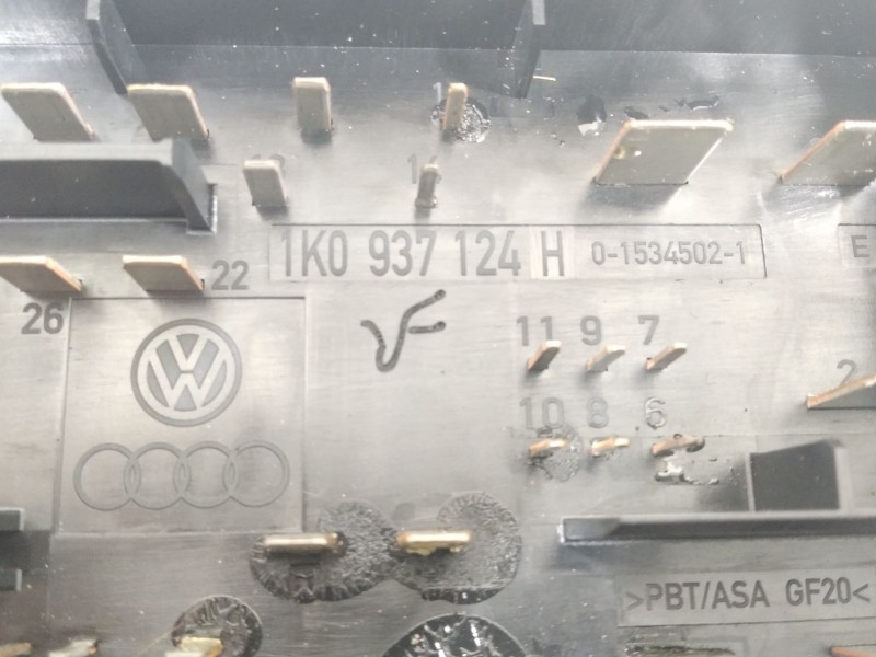 Recambio de caja reles / fusibles para audi a3 sportback (8pa) 2.0 tdi 16v referencia OEM IAM 1K0937124H  
