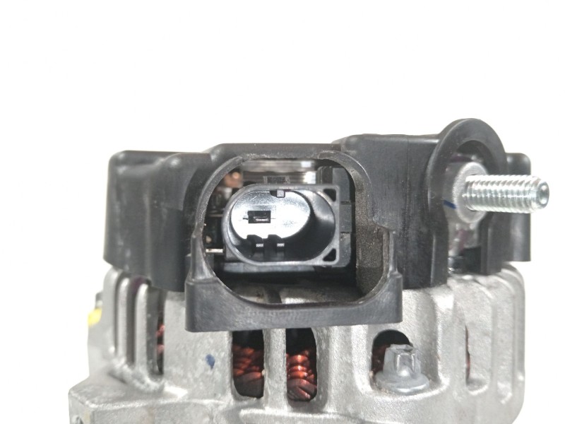 Recambio de alternador para kia stonic (ybcuv) referencia OEM IAM 3730007500  