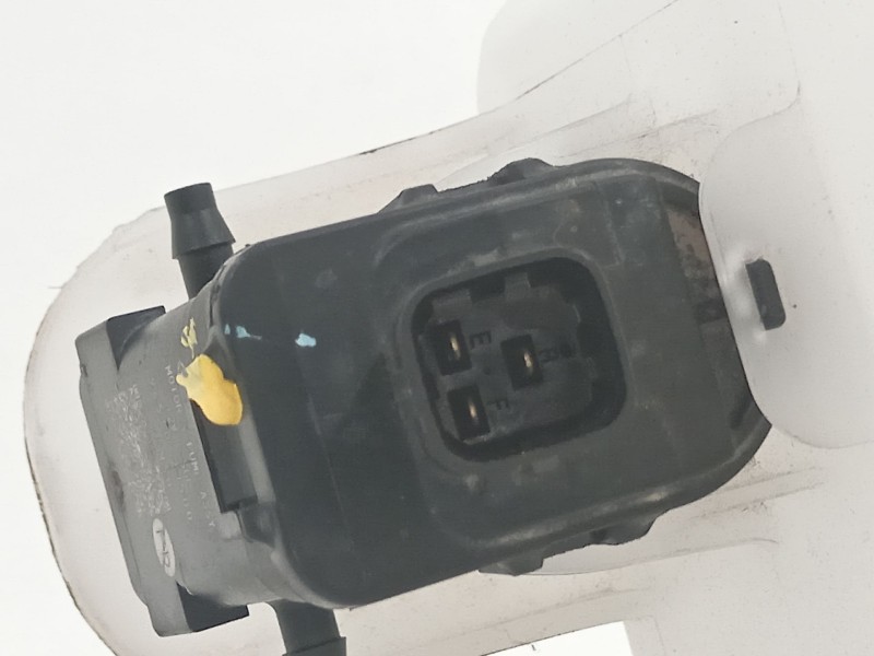 Recambio de deposito limpia para kia stonic (ybcuv) referencia OEM IAM 98610H8500  