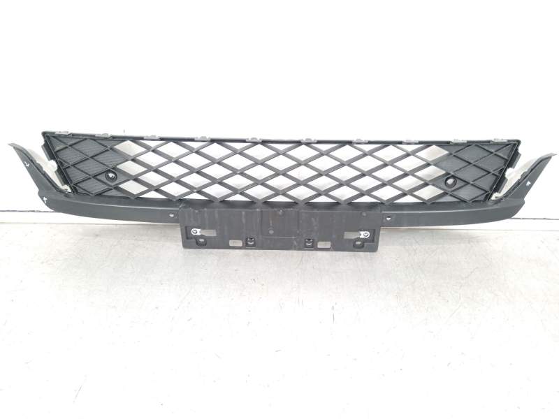 REJILLA PARAGOLPES CENTRAL 711513E7H0 