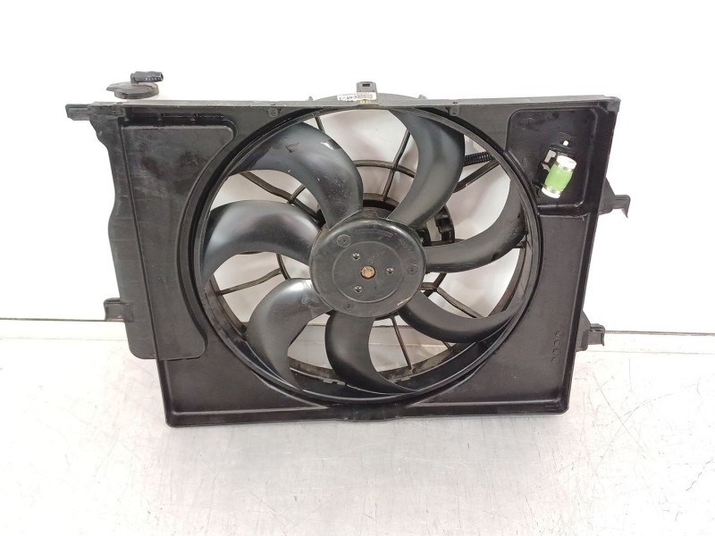 Recambio de electroventilador para kia stonic (ybcuv) referencia OEM IAM 25380H8  