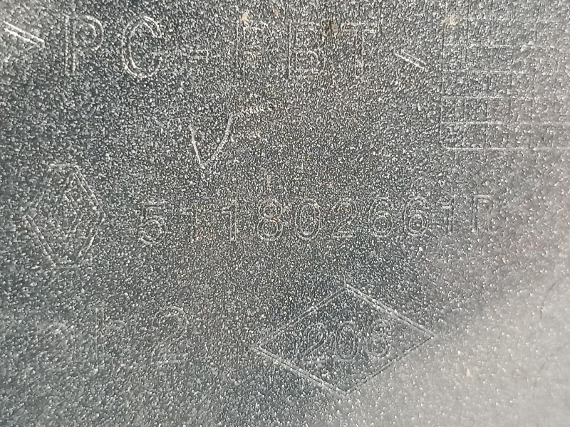 Recambio de tapa paragolpes para renault captur limited referencia OEM IAM 511802661R  