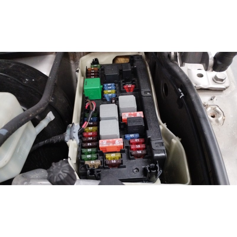 Recambio de caja reles / fusibles para mercedes-benz clase c (w204) berlina c 200 kompressor (204.041) referencia OEM IAM   