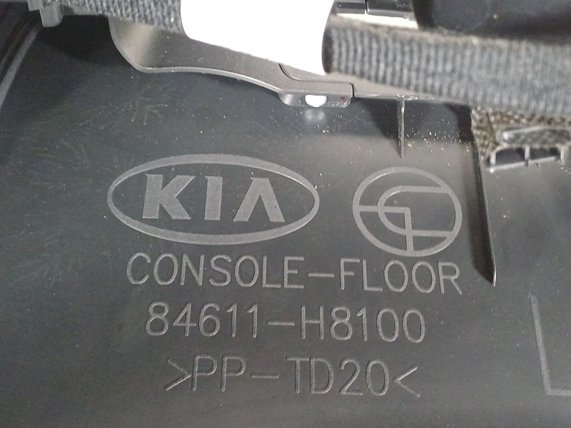 Recambio de apoyabrazos central para kia stonic (ybcuv) platinum edition referencia OEM IAM 84660H8000WK 84650H8050FHV 