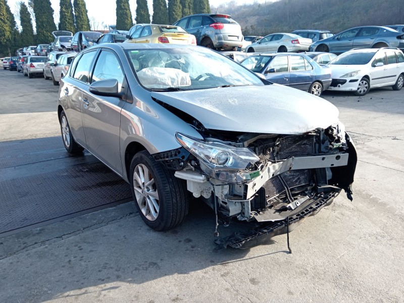 toyota auris (_e18_) del año 2014