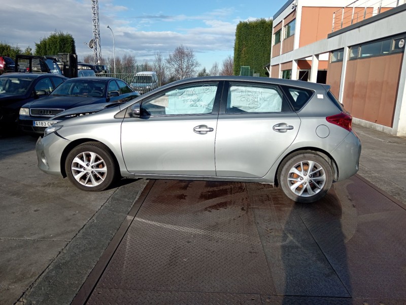 toyota auris (_e18_) del año 2014