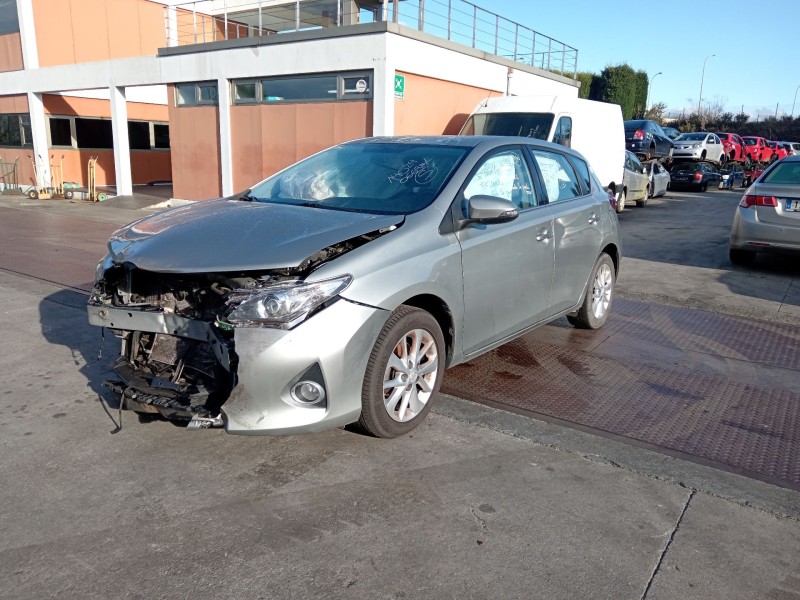 toyota auris (_e18_) del año 2014