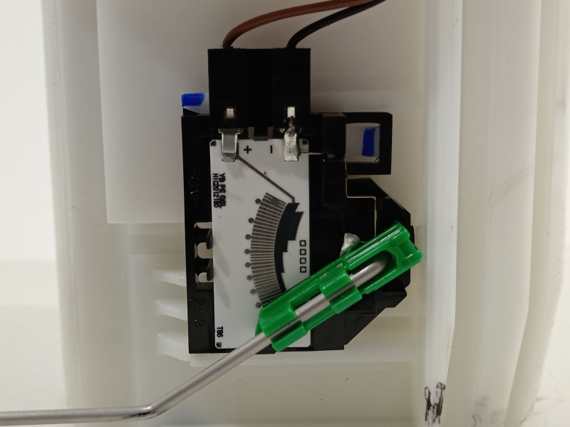 Recambio de bomba combustible para kia stonic (ybcuv) referencia OEM IAM 31110H8300  