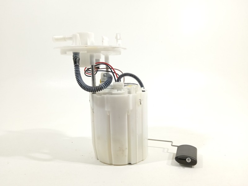 Recambio de bomba combustible para kia stonic (ybcuv) referencia OEM IAM 31110H8300  