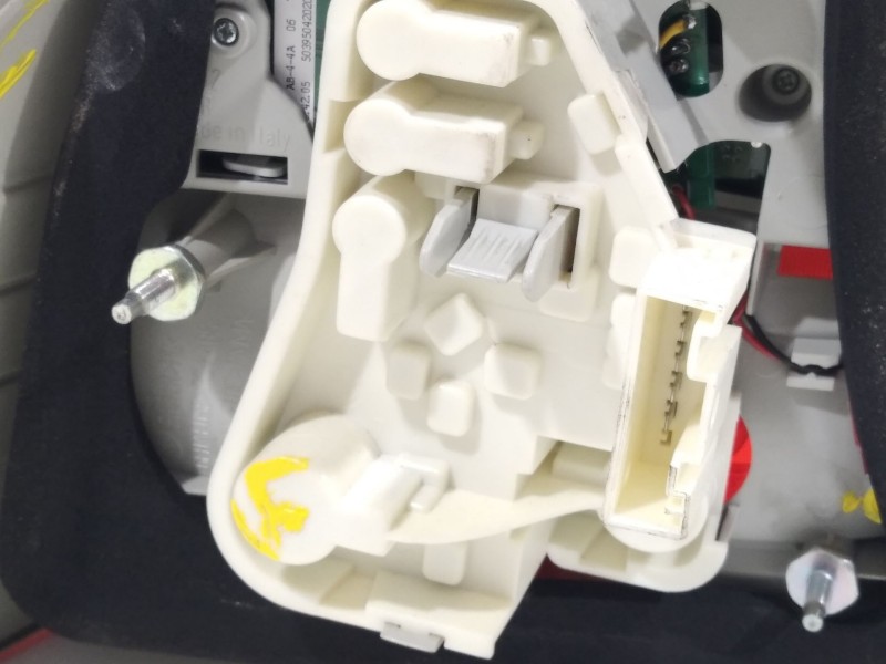 Recambio de piloto trasero derecho para bmw 3 (e90) 320 d referencia OEM IAM 4871732  63214871732