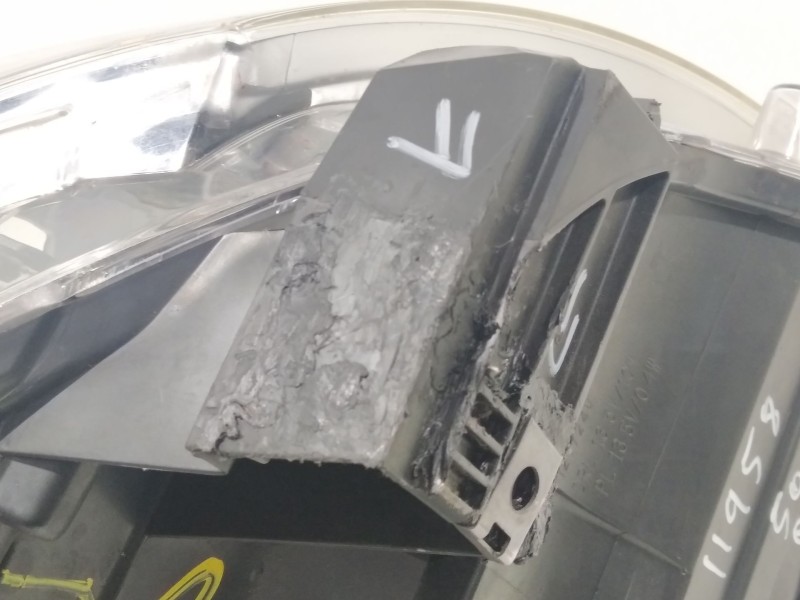 Recambio de faro derecho para peugeot 5008 premium referencia OEM IAM   