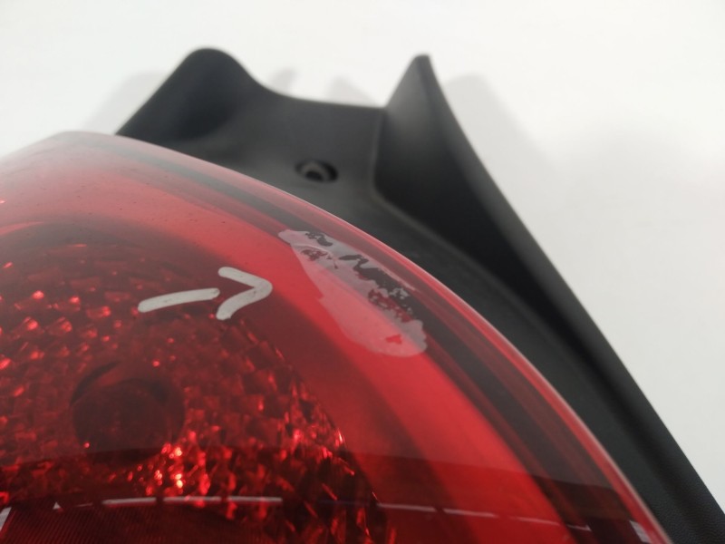 Recambio de piloto trasero izquierdo para renault clio iii exception referencia OEM IAM 8200886944  