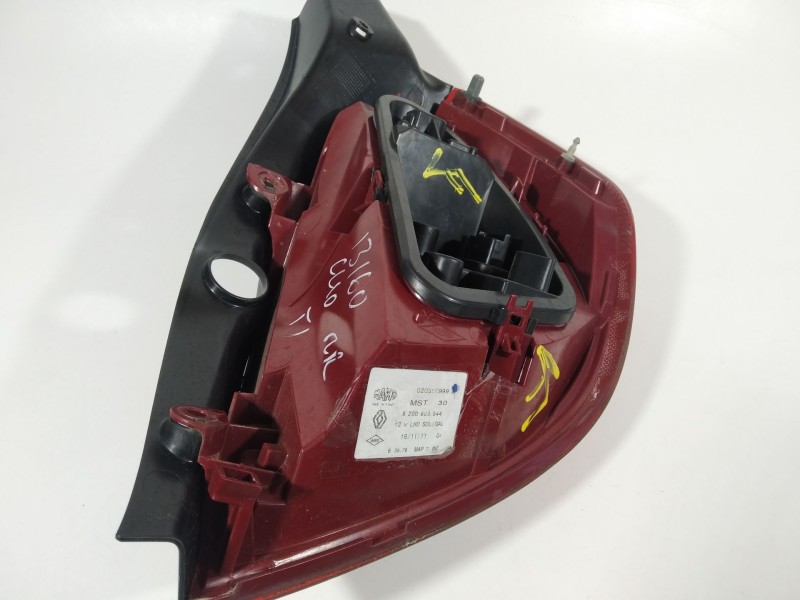 Recambio de piloto trasero izquierdo para renault clio iii exception referencia OEM IAM 8200886944  