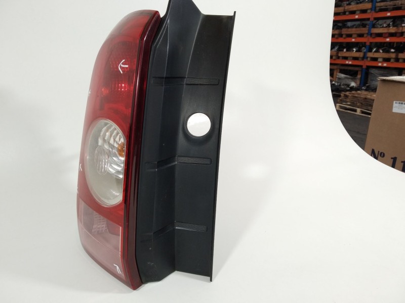 Recambio de piloto trasero izquierdo para dacia duster ambiance 4x2 referencia OEM IAM 265550035R  