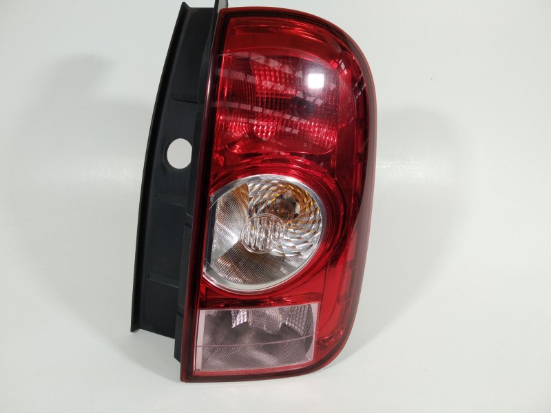 Recambio de piloto trasero derecho para dacia duster ambiance 4x2 referencia OEM IAM 265500033R  