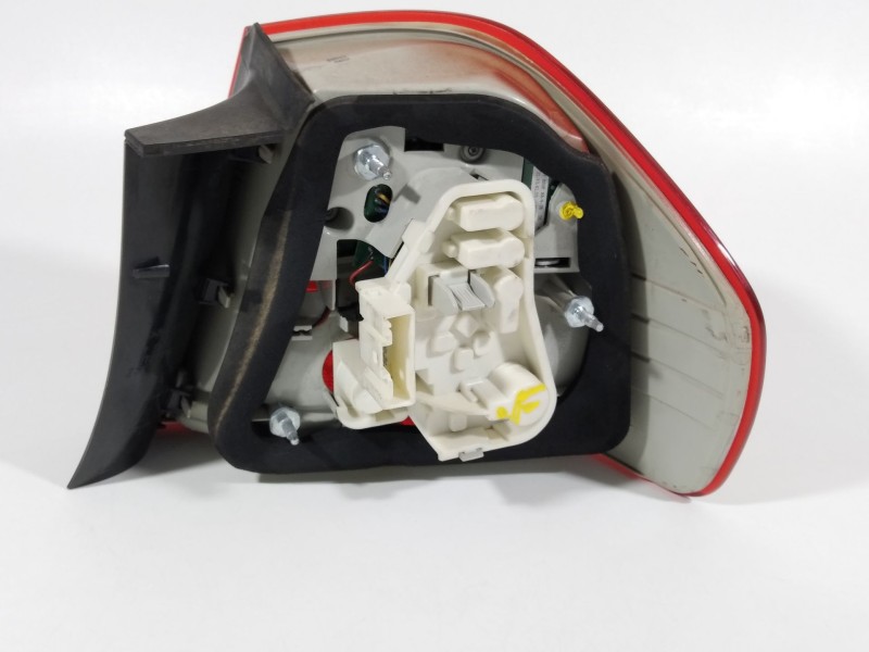 Recambio de piloto trasero izquierdo para bmw serie 3 berlina (e90) 318d referencia OEM IAM 63217289425  7289425