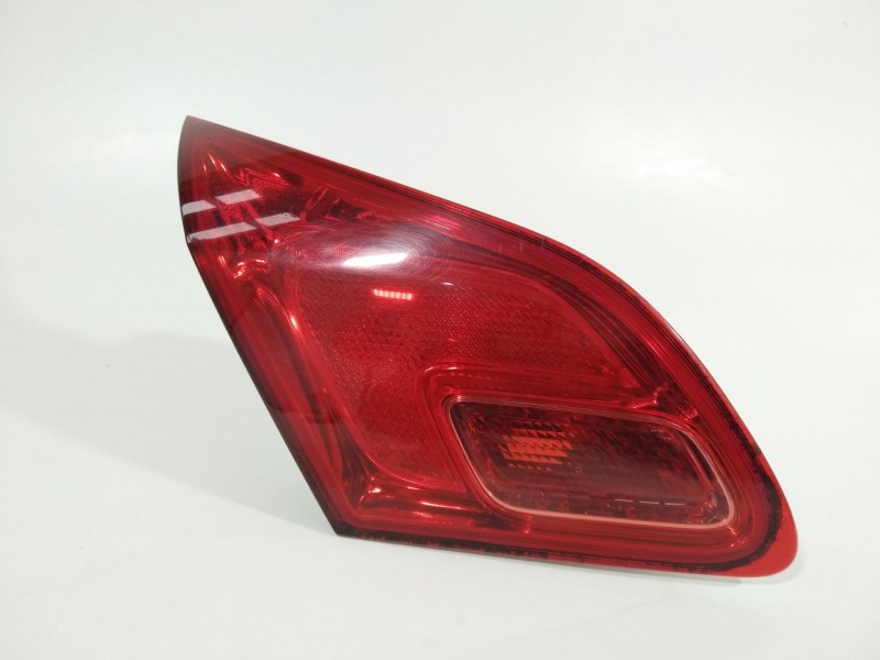 Recambio de piloto trasero izquierdo en porton para opel astra j lim. selective business referencia OEM IAM 13306455  