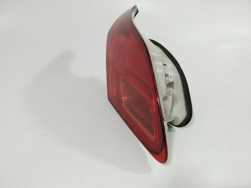 Recambio de piloto trasero izquierdo en porton para opel astra j lim. selective business referencia OEM IAM 13306455  