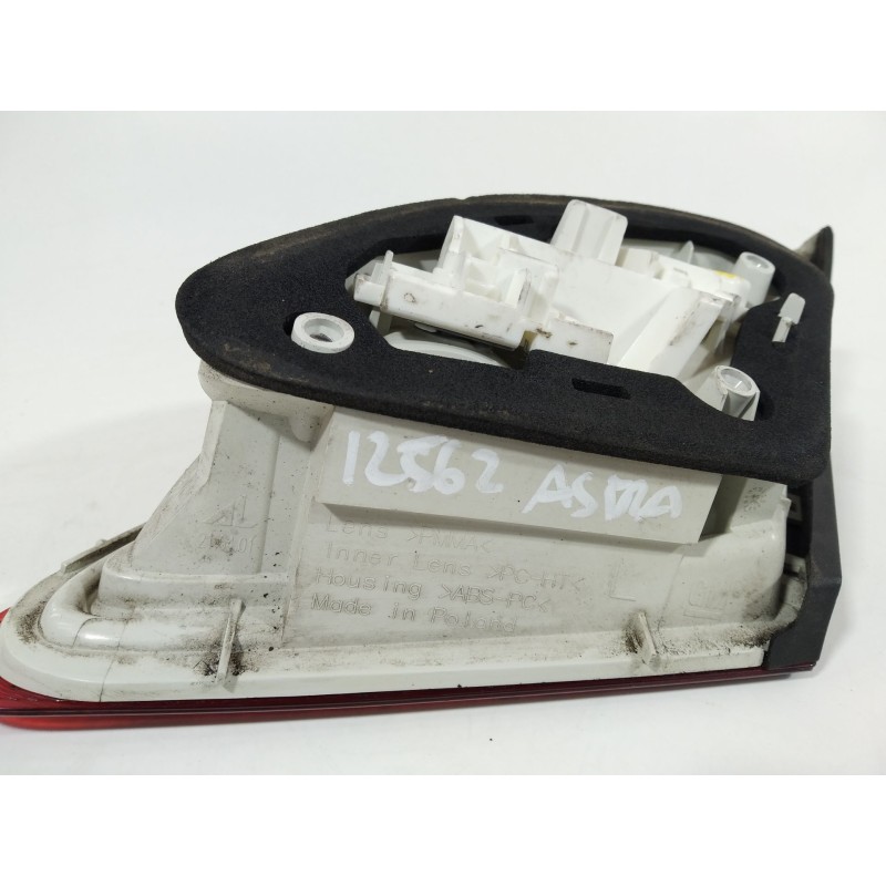 Recambio de piloto trasero izquierdo en porton para opel astra j lim. selective business referencia OEM IAM 13306455  