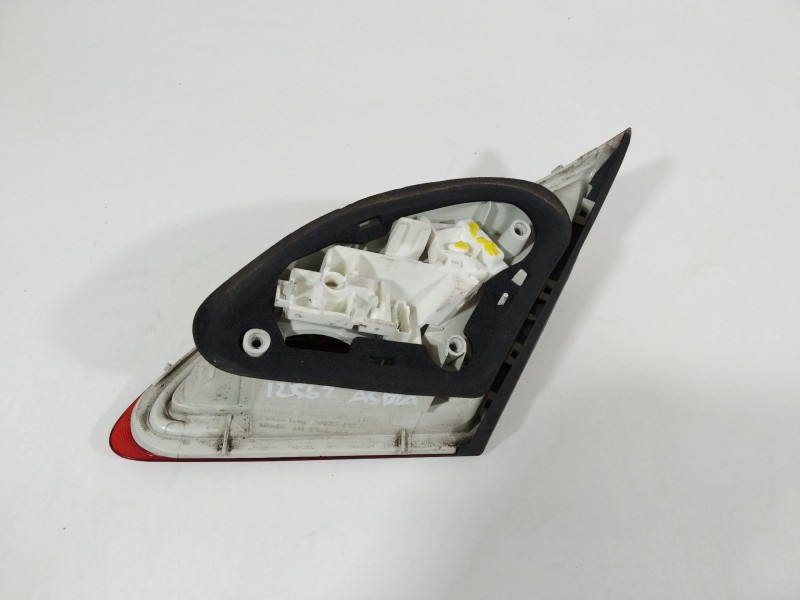 Recambio de piloto trasero izquierdo en porton para opel astra j lim. selective business referencia OEM IAM 13306455  