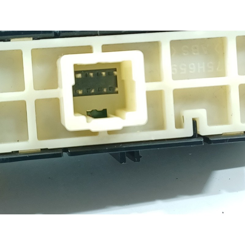 Recambio de interruptor para toyota prius plus van (_w4_) 1.8 hybrid (zvw40) referencia OEM IAM 8401047460  6930D93