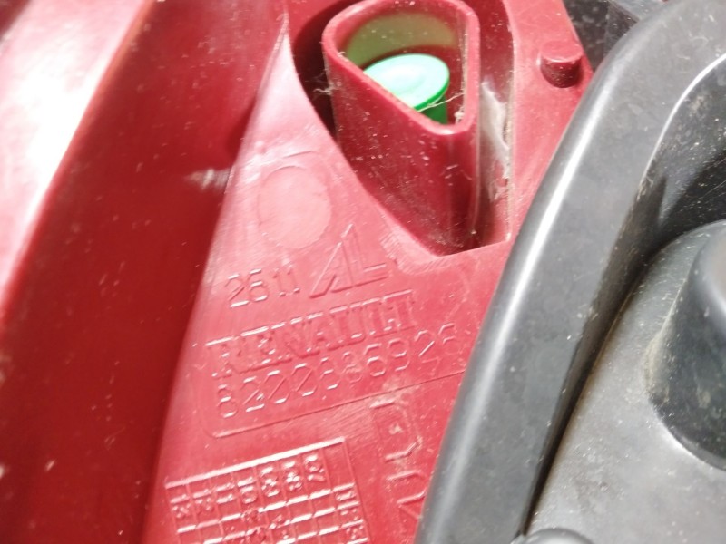 Recambio de piloto trasero derecho para renault clio iii exception referencia OEM IAM 8200886946  