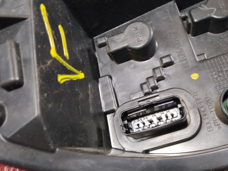 Recambio de piloto trasero derecho para renault clio iii exception referencia OEM IAM 8200886946  