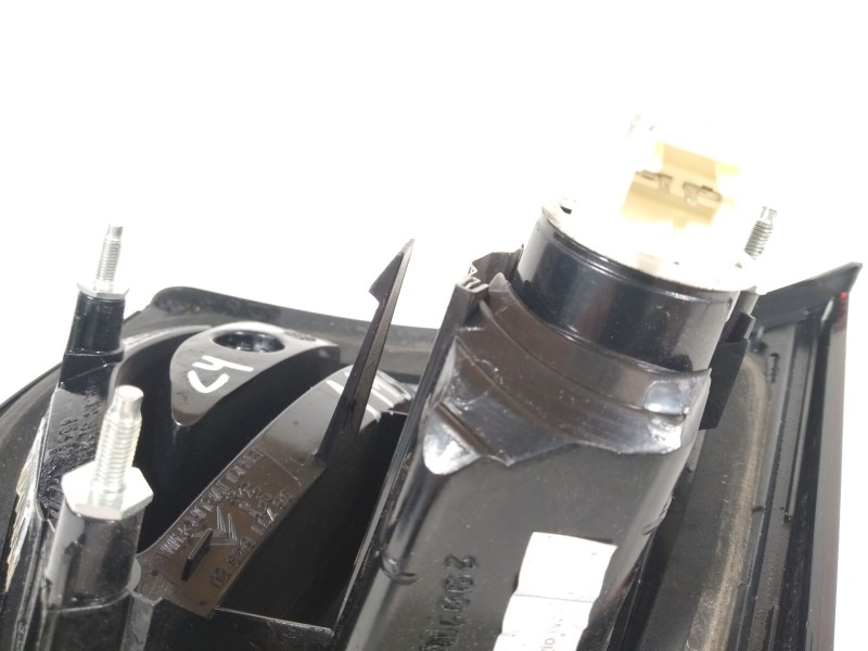 Recambio de piloto trasero derecho en porton para citroën c4 picasso millenium referencia OEM IAM 9673164980  
