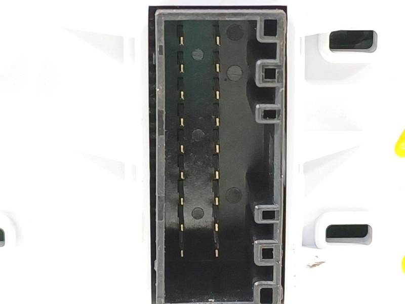 Recambio de mando elevalunas delantero izquierdo para kia stonic (ybcuv) referencia OEM IAM 93570H8100WK  