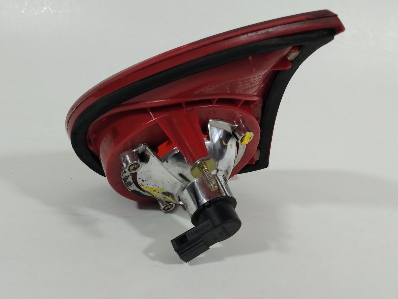 Recambio de piloto trasero izquierdo en porton para volkswagen golf v berlina (1k1) gti referencia OEM IAM 1K6945093E  