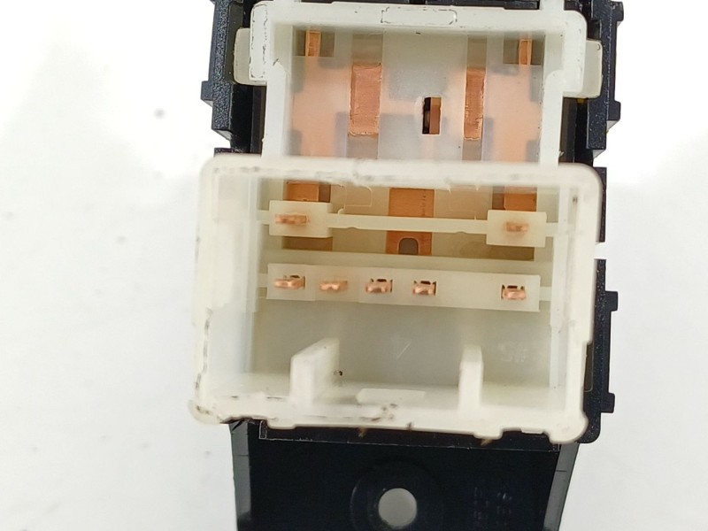 Recambio de mando elevalunas delantero derecho para kia stonic (ybcuv) referencia OEM IAM 93575H8000WK  