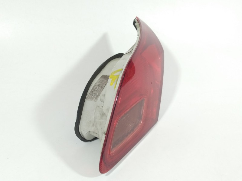 Recambio de piloto trasero derecho en porton para opel astra j lim. selective business referencia OEM IAM 13306455  