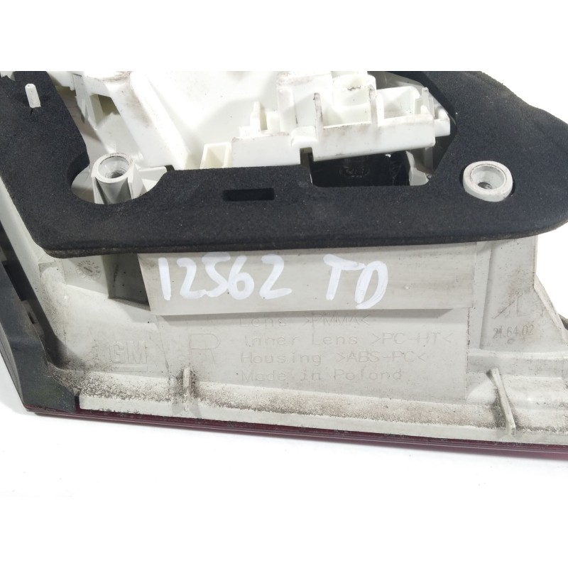 Recambio de piloto trasero derecho en porton para opel astra j lim. selective business referencia OEM IAM 13306455  