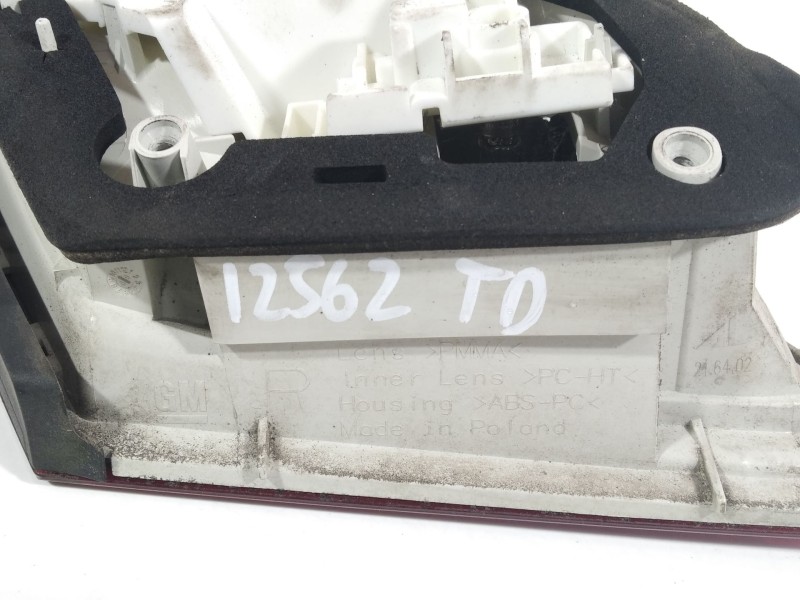 Recambio de piloto trasero derecho en porton para opel astra j lim. selective business referencia OEM IAM 13306455  