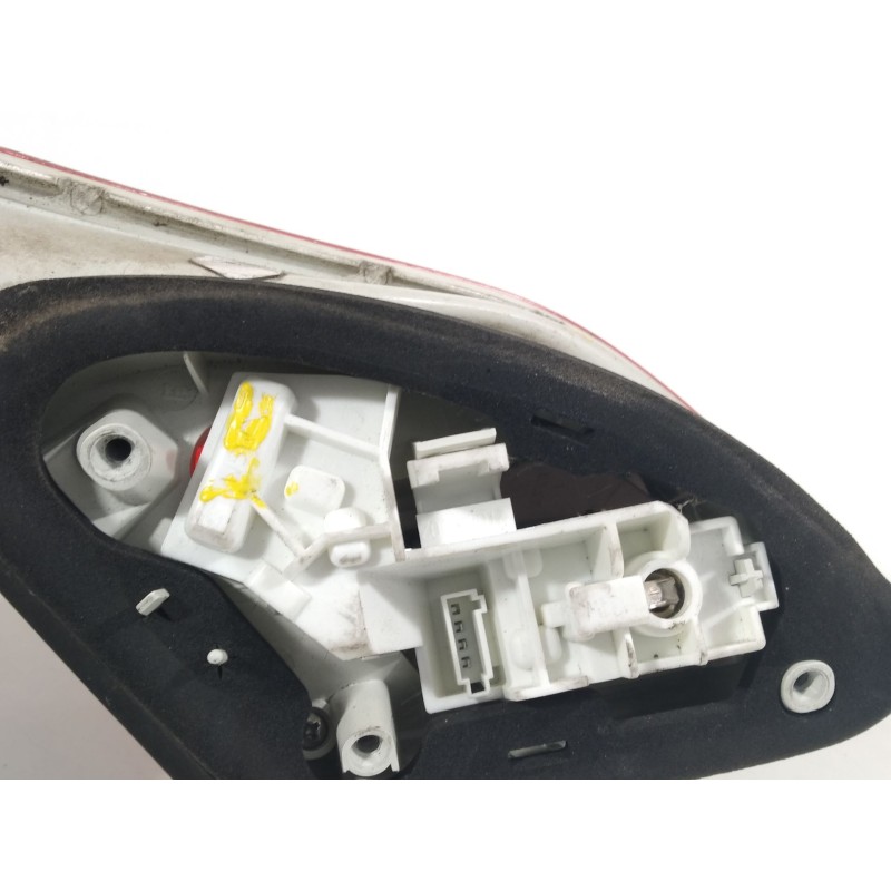 Recambio de piloto trasero derecho en porton para opel astra j lim. selective business referencia OEM IAM 13306455  