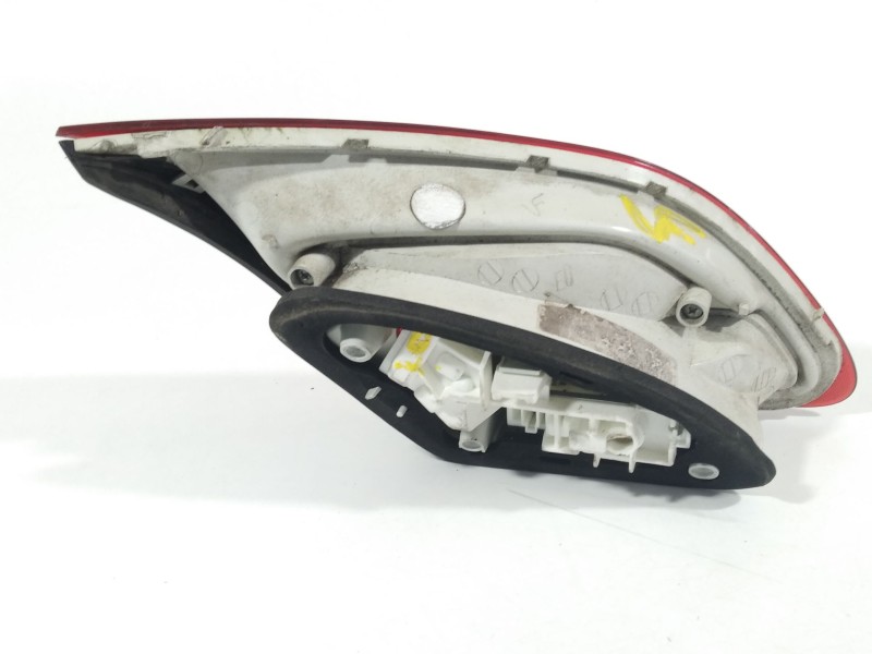 Recambio de piloto trasero derecho en porton para opel astra j lim. selective business referencia OEM IAM 13306455  