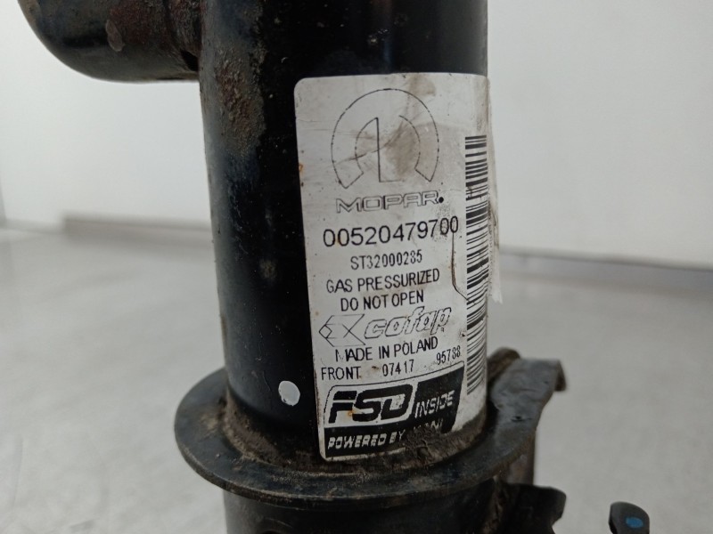 Recambio de amortiguador delantero izquierdo para jeep renegade deserthawk 4wd referencia OEM IAM 520479700  