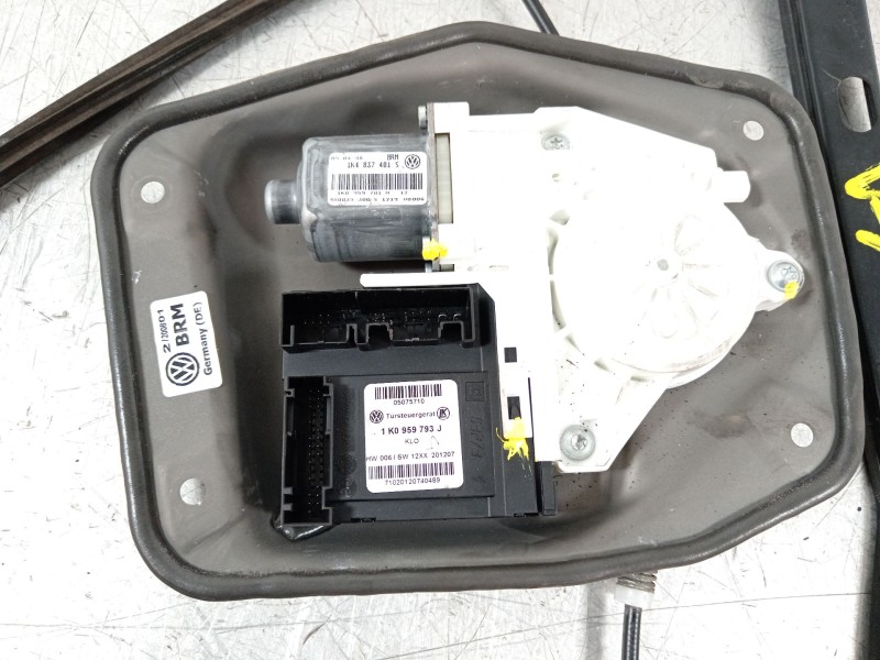Recambio de elevalunas delantero izquierdo para volkswagen golf v berlina (1k1) gt sport referencia OEM IAM 1K3837401B 1K0959793