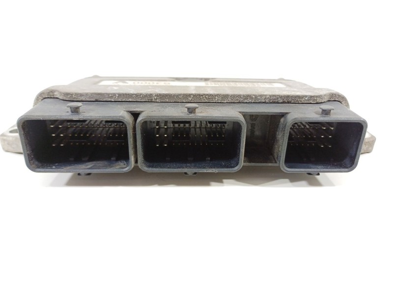 Recambio de centralita motor uce para renault clio iii confort dynamique referencia OEM IAM 8200461733  8200504593