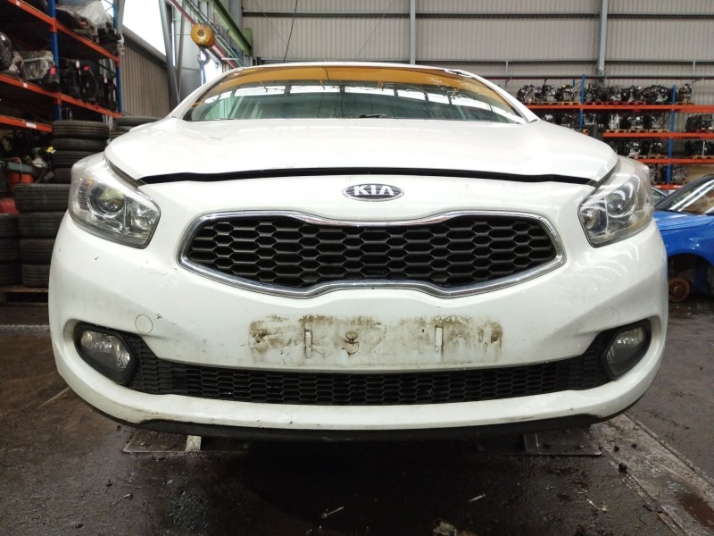 Recambio de paragolpes delantero para kia cee´d (jd) 1.4 cvvt referencia OEM IAM   