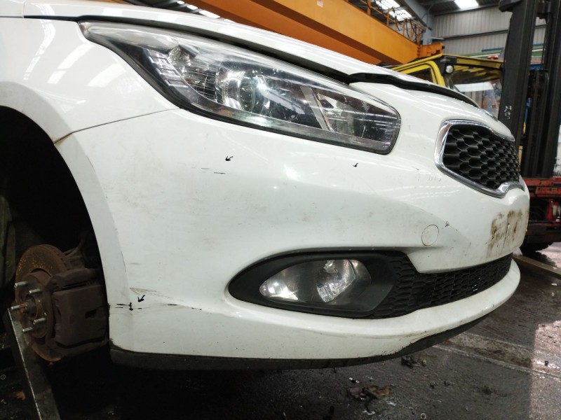Recambio de paragolpes delantero para kia cee´d (jd) 1.4 cvvt referencia OEM IAM   