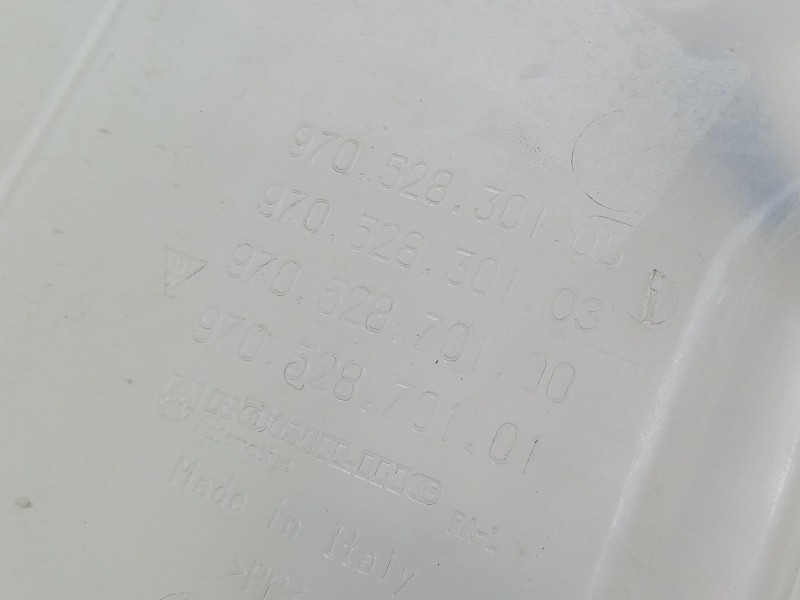 Recambio de deposito limpia para porsche panamera diesel referencia OEM IAM 97052830105 97052870101 9705283010