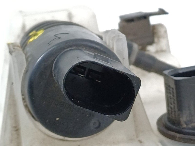 Recambio de deposito limpia para porsche panamera diesel referencia OEM IAM 97052830105 97052870101 9705283010