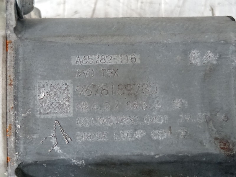 Recambio de elevalunas delantero derecho para peugeot 308 business line referencia OEM IAM 9677734780  