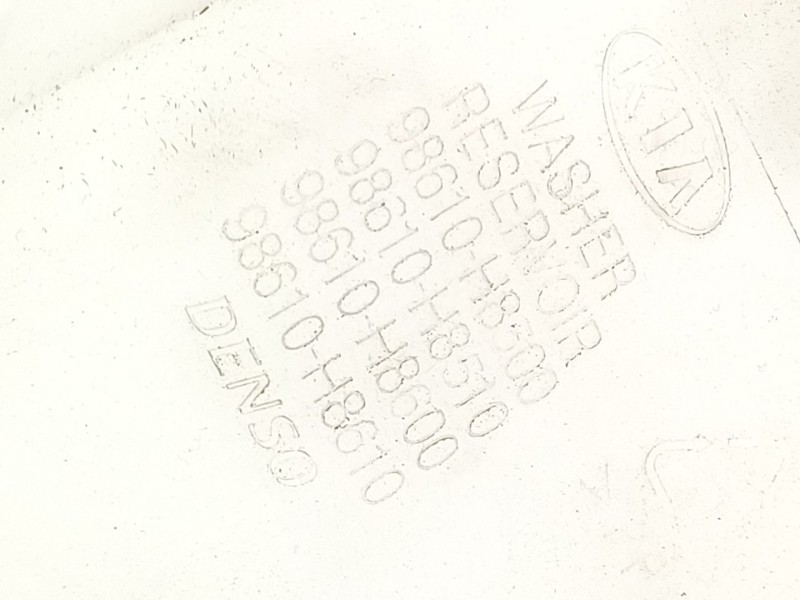 Recambio de deposito limpia para kia stonic (ybcuv) platinum edition referencia OEM IAM 98610H8500  