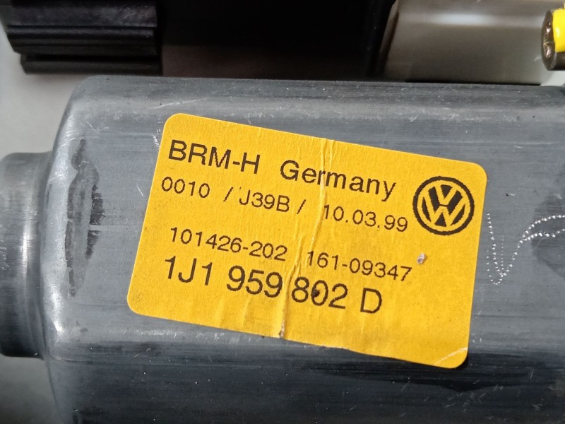 Recambio de elevalunas delantero derecho para volkswagen golf iv (1j1) 1.9 sdi referencia OEM IAM 1J4837756 1J1959802D 