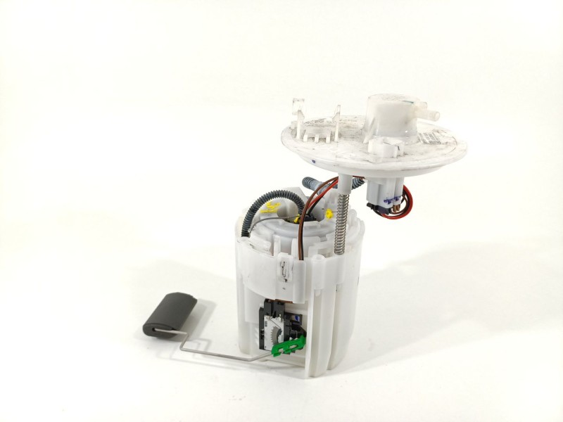 Recambio de bomba combustible para kia stonic (ybcuv) platinum edition referencia OEM IAM 31110H8400  