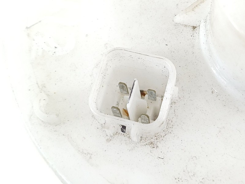 Recambio de bomba combustible para kia stonic (ybcuv) platinum edition referencia OEM IAM 31110H8400  