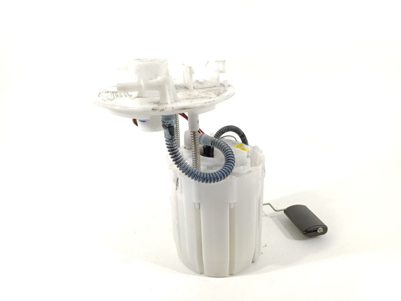 Recambio de bomba combustible para kia stonic (ybcuv) platinum edition referencia OEM IAM 31110H8400  